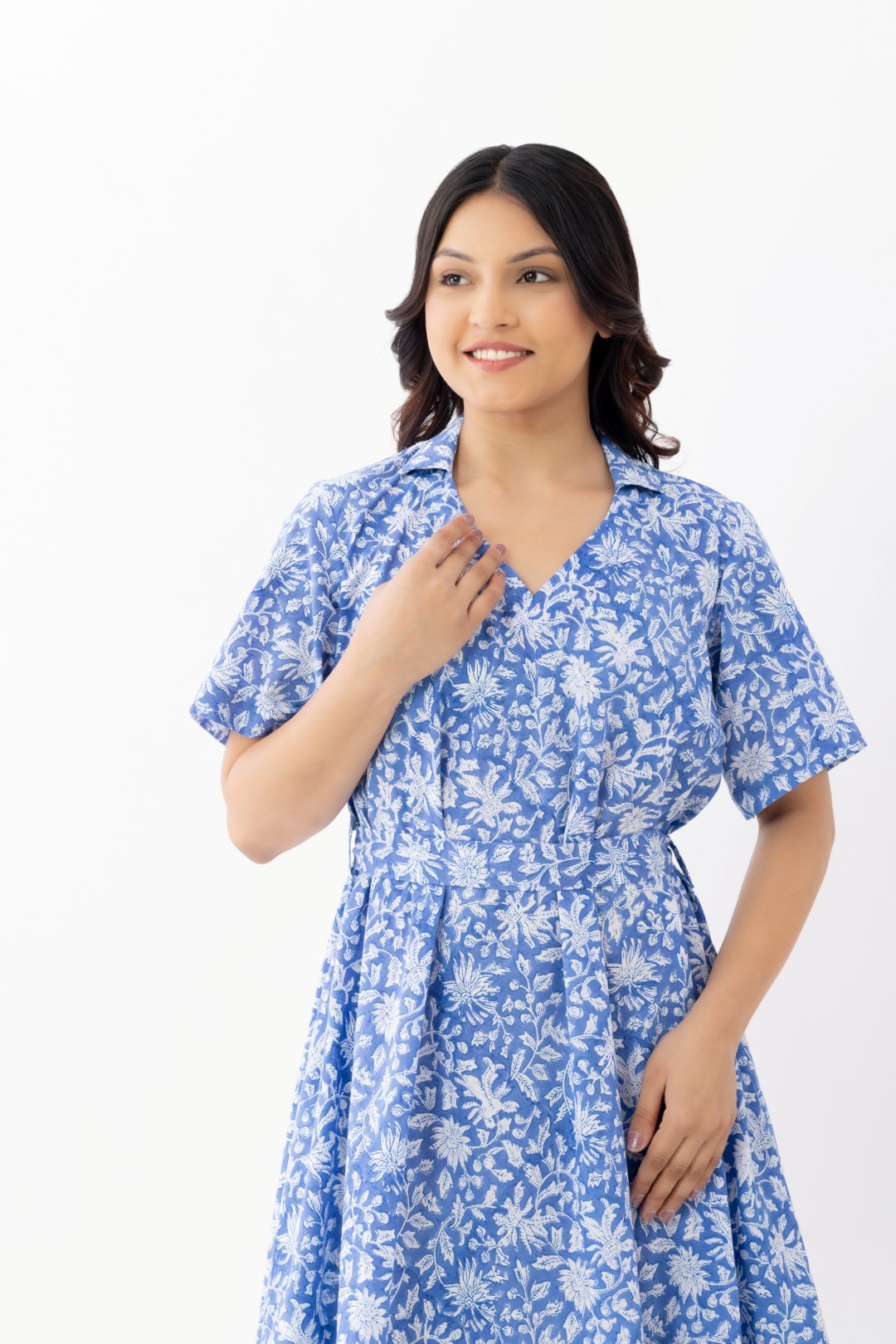 Pure linen cotton fabric v neck blue floral maxi night dress with half sleeves and a collar