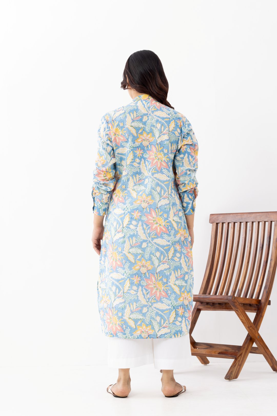 Woman wearing a pure linen cotton floral sky blue printed kurta with side pockets and mandarin collars